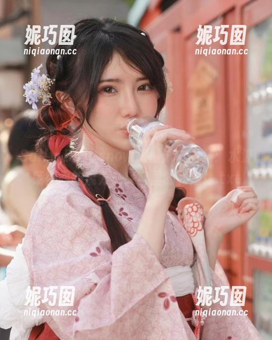 Sally Dorasnow高清泳衣图集：水波荡漾间的魔力，笑容里的秘密！.txt